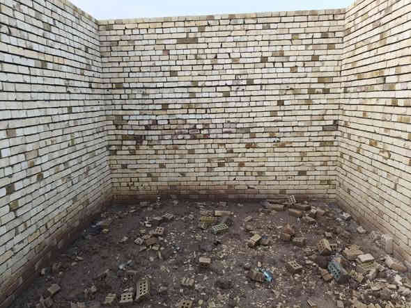 السلام عليكم بيت مساحه 180قرفتين نوم 5×4 صاله 6×5 حمام داخلي ستقابل 5×4 مطبخ 4×4 السعر 20 وبيه مجال البيت مقايبل شارع المستشفى
اتصال ***********
