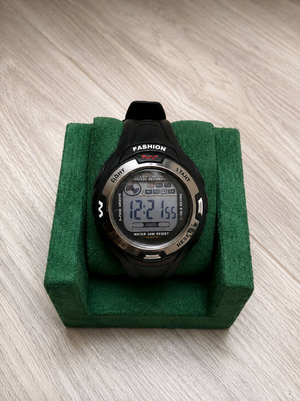 ⌚ الأناقة ليست مجرد مظهر... بل أسلوب حياة.
ساعة  رياضي بتصميم راقٍ ولمسة فاخرة تناسب كل إطلالة.
📩 للطلب والاستفسار عبر الرسائل.
سعر 5000دينار فقط توصيل جميع محافضات
او مراسله حسابنا الانستا 
https://www.instagram.com/luxs289_?igsh=MXJnbmZ5YzhqemRhMw==