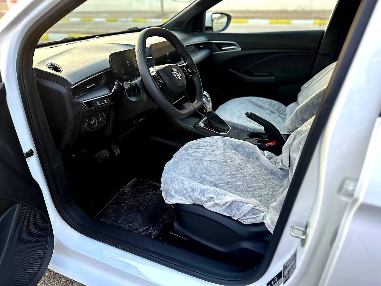 السلام عليكم             MG3
2025 رقم اربيل بآسمي تحويل مباشر 
***********
بضمان 6 سنوات + 200 الف كيلو متر  
‎السيارة رقم اربيل باسمي 
‎المحرك 1500 تنفس طبيعي 
‎كير اوتماتيك 
‎شاشة ابل كار بلي واندرويد 
كامره خلفية
تحكم ستيرن جهتين 
لايت + بك لايت Led
بلوجكترات امامية
اشاير بالمري الجانبية 
لايت عدسة 
‎حساسات خلفيه
حساس ضغط اطارات
 4 جام كهرباء
السياره زيرو ماشيه 4 
السيارة بعدها بلازكات الشركة زيرو 
السيارة ترقيم جديد بأسمي اربيل 
تحويل ثاني يوم مكان السيارة بغداد الكرخ 
الاستفسار ***********
