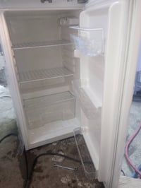 ثلاجه ١٠ قدم • نضافه ٩٥٪ • حي الجولان