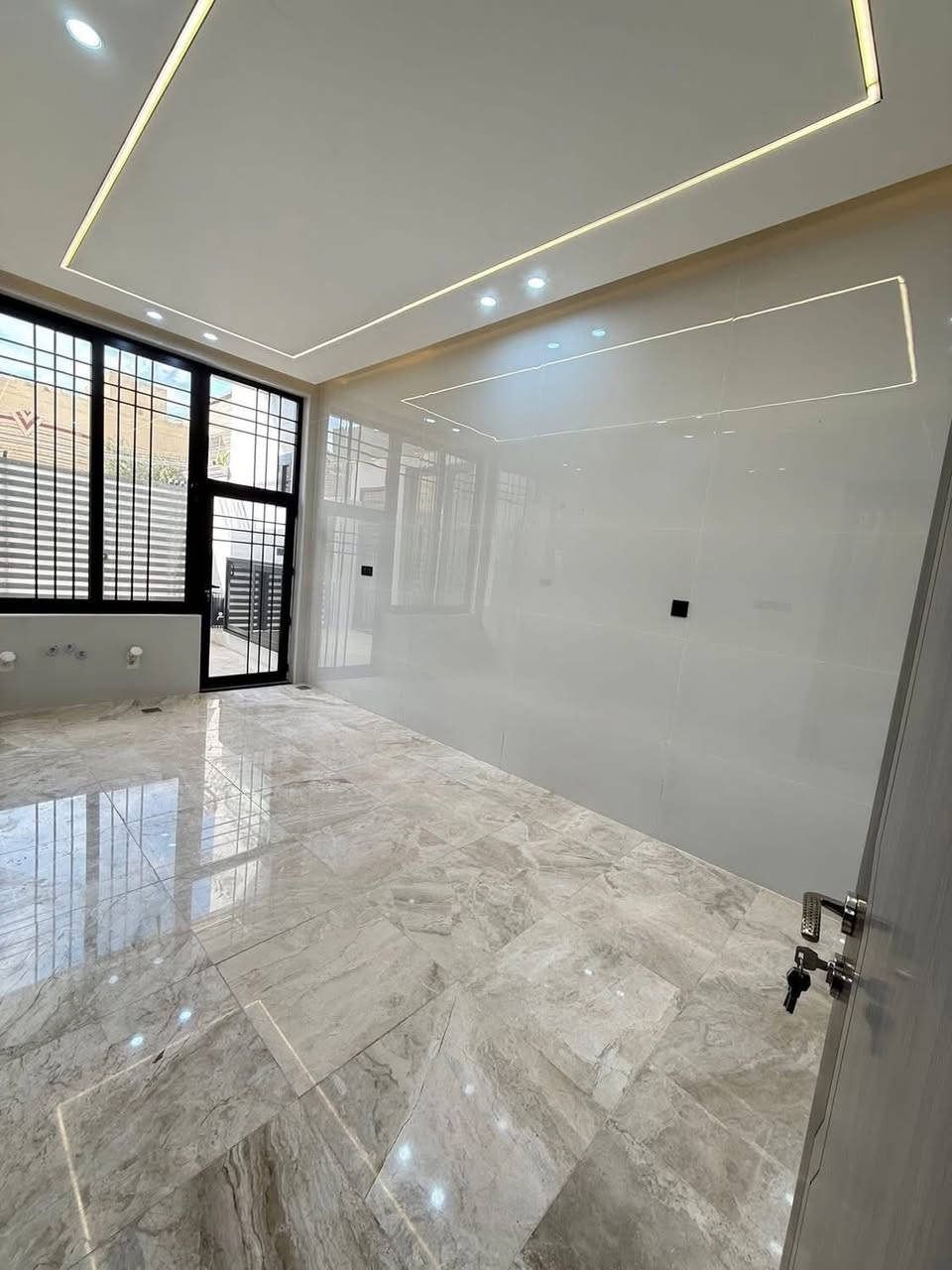 بيت مميز في حي الجامعه منطقه ال 26 في النجف الاشرف للبيع تابع المنشور ⬇️

📍الموقع حي الجامعه منطقه ال26 خلف المدينه المائيه 
🏡مساحة البيت 150 م بتصاميم ولمسه فنيه جميله 

يحتوي البيت على 4 غرف نوم 🏡

للاستفسار اكثر عن العقار الاتصال يتوفر وتساب *********** ارجو  متابعه الصفحة ليصلك  #النجف

تابع الصفحه حته توصلكم كل العروض الحديثه 📲
