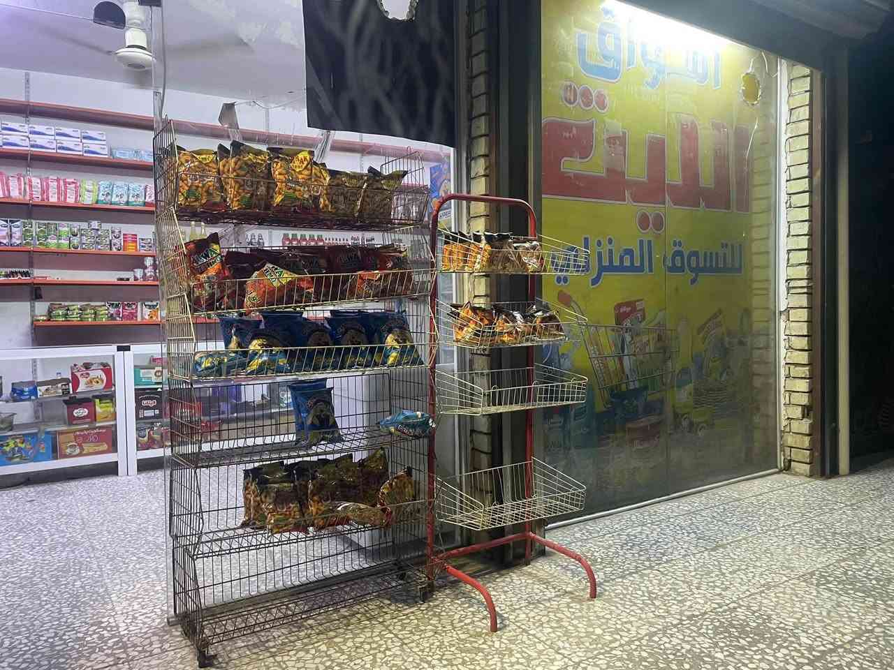 السلام عليكم اسواق للبيع لعدم التفرغ ايجارها ٢٠٠ اربع عوارض عموديه اثنين سطحيه للستفسار الاتصال ***********
