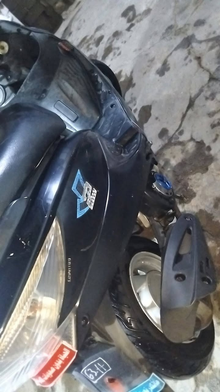 السلام عليكم  دراجه كامكو في تو فحل مديل 2016 مكينه مكفول ما مفتوح بيه ايشي صار سبع تشهر طالعه من الرمبه بك اكرستال اشاير زنون طلاعات السعر925وبيها *********** مكان شطره
