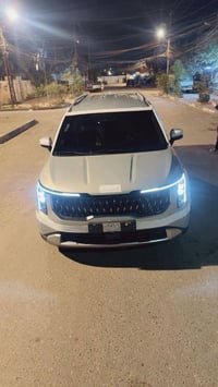 سياره كرنفال 2025. السياره v6  كفاله عامه السياره كلش جديده بيبان سلات...