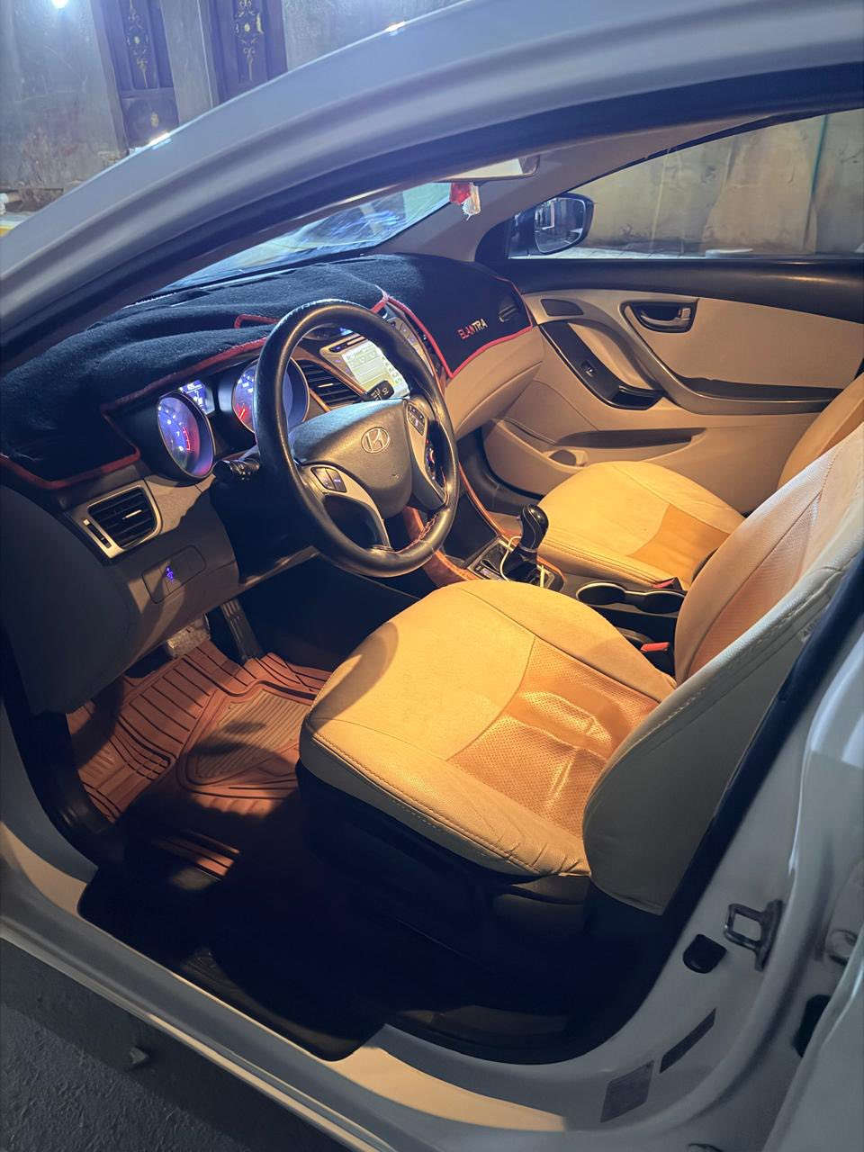 سلام عليكم النتره 2015 وارد خليجي السياره بيه صبخ بل جنطه موضح بل سونار وبل دوسه جه السايق سياره جديده كلشي شغال من طول لطول سعر(135)بيها مجال عنوان ذيقار قضاء البطحاء رقم ***********
