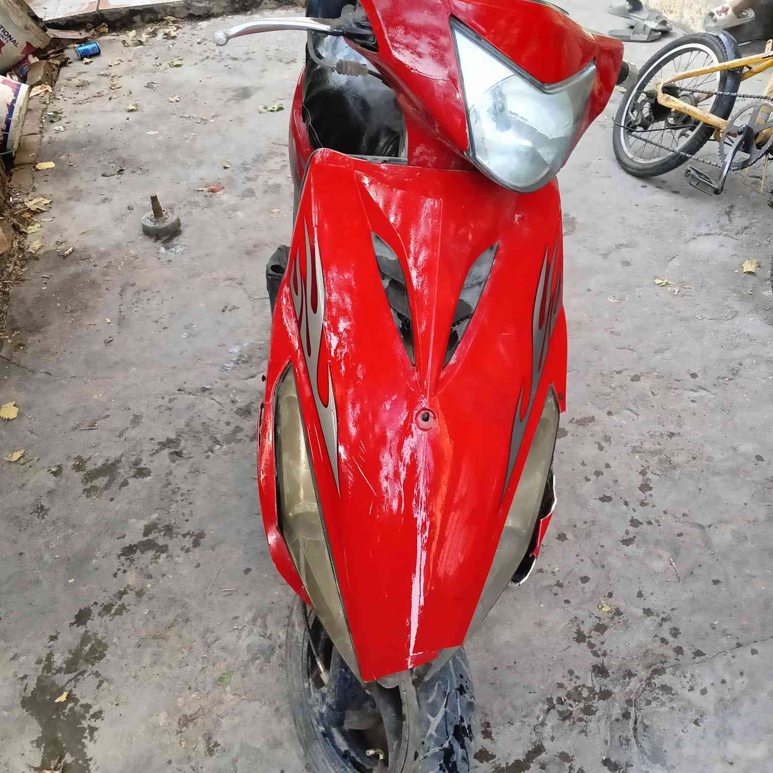 سلام عليكم ماكس مضلع للبيع كوم حديد
ماعرف بيهن ومادري شبيهة سعر200 
لعنوان جميلة
***********
