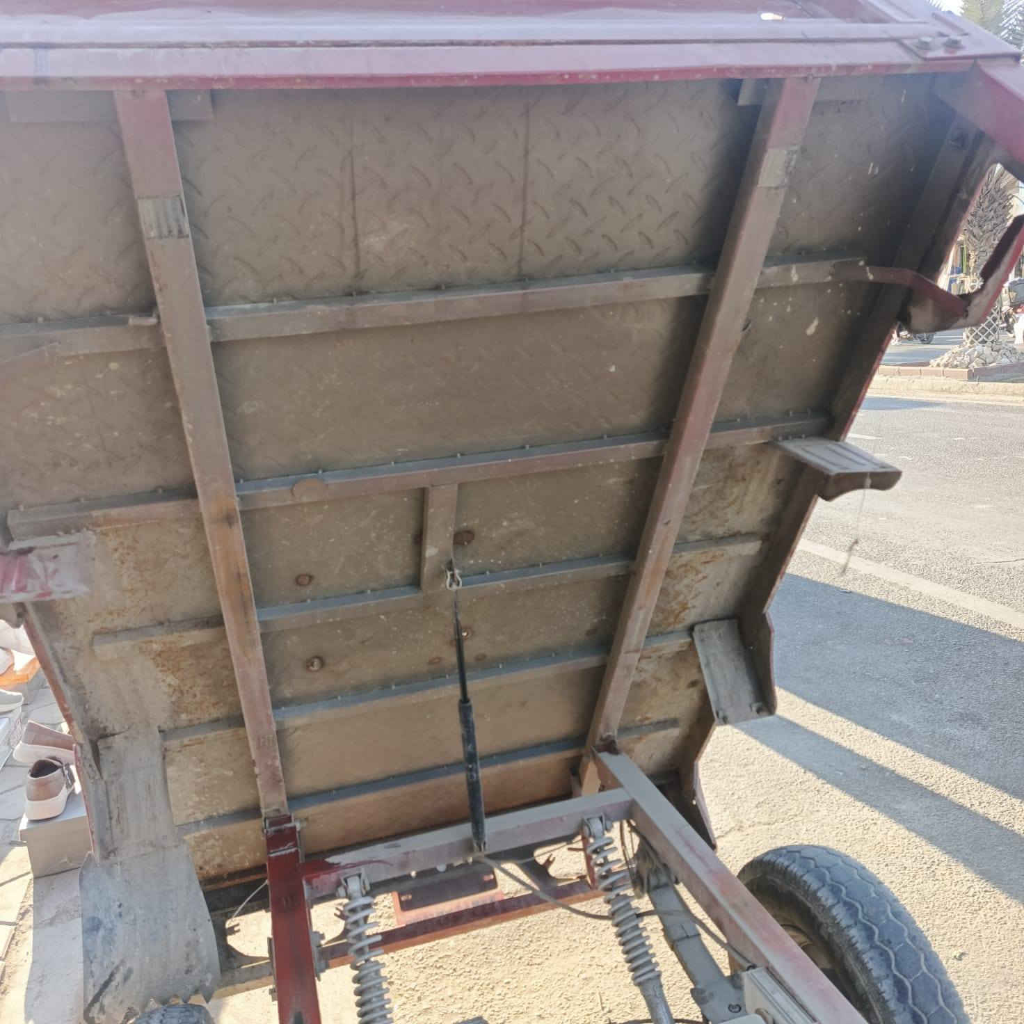 السلام عليكم عندي ستوتة شحن البيع سعر 800الف دينار بيه مجال مكان الشعلة شارع  ***********
