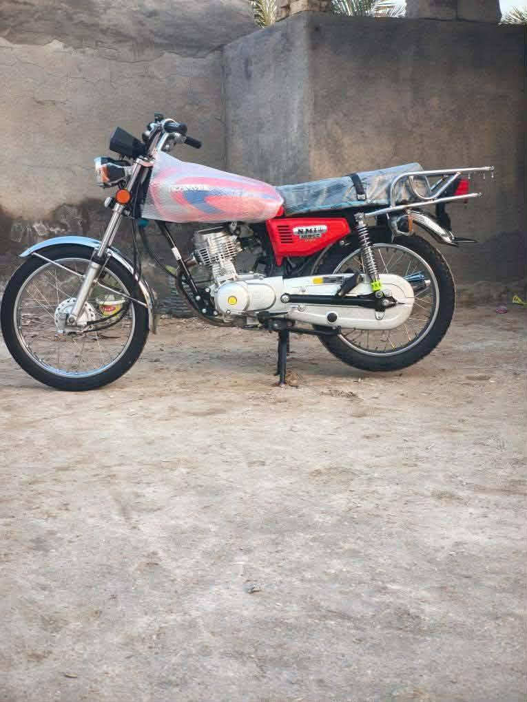 للبيع 23 النوعيه الجديده طلعت من نوفل بل 24 وكفت الدراجه شوفت عينك نضافه خير من الله السعر خاص المكان سماوه حي النفط***********
