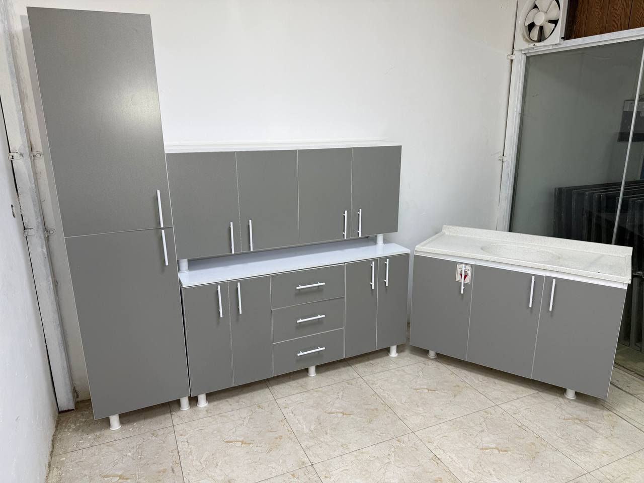 كاونتر خشب mdf قياس مترين مع الفاترينا ولسنك متر و20 مرمر سعر 385 الف


**إذا كنت صاحب هذا الإعلان وتريد حذفه لأي سبب، رجاءا أرسل رسالة إلى الدعم الفني**
