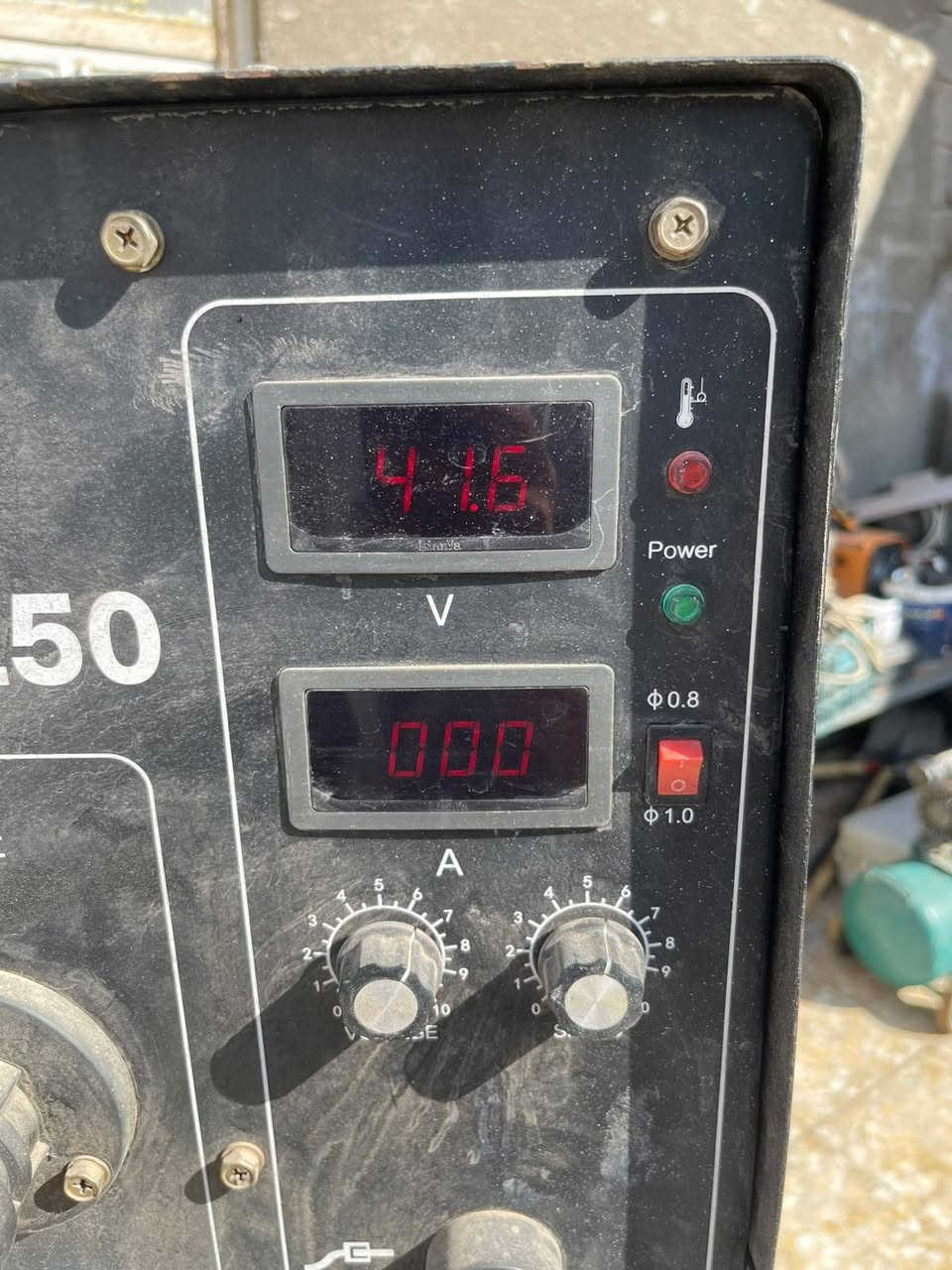 مكينه لحام co2 
حجم 250
شغله كل نقص مابيها ما عده جهاز تقسيم الهواء يدة لحيم جديده 5 أمتار + اريث 5 أمتار 
 وياها بكره 0.5 ام الـ 5 كيلو +بطل غاز co2 ياباني  عربانة كامله مالتها 
للبيع بـ 12 ورقة وبيها مجال مكاني بغداد 
للتواصل والاستفسار الاتصال (***********)
