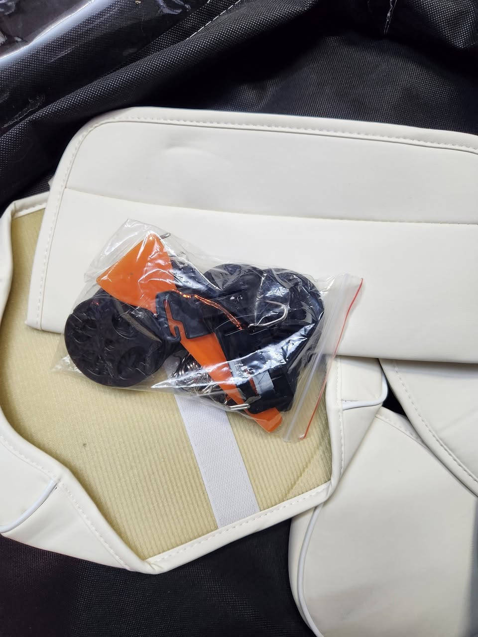 دوشمه مال تسلا موديل y 
اخذتهه الصاحبي وباع سيارته
الدوشمه جديده ممشدوده
اخذتهه من علي صلاح الياسري 
ب175 الف 
رايدهه ب140 الف
مكاني بغداد الغزاليه


**إذا كنت صاحب هذا الإعلان وتريد حذفه لأي سبب، رجاءا أرسل رسالة إلى الدعم الفني**