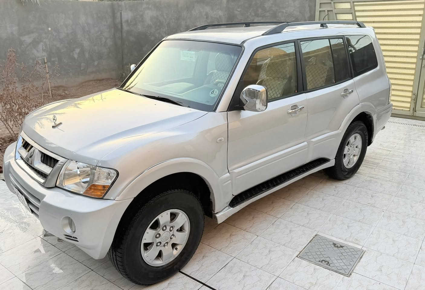 للبيع سيارة باجيرو كفاله عامه رقم بغداد دولي جديد سياره كفاله من الضربه و الكص و النقل و العيب و لمكينه و لكير فيفيتي مكفولات حداده توب طخم تاير جديد سياره جديده و سعرها ٧٥ ورقه  الشراي يتصل *********** مكان سياره بصرة زبير مجلة العرب يم جامع حجي طوينه
