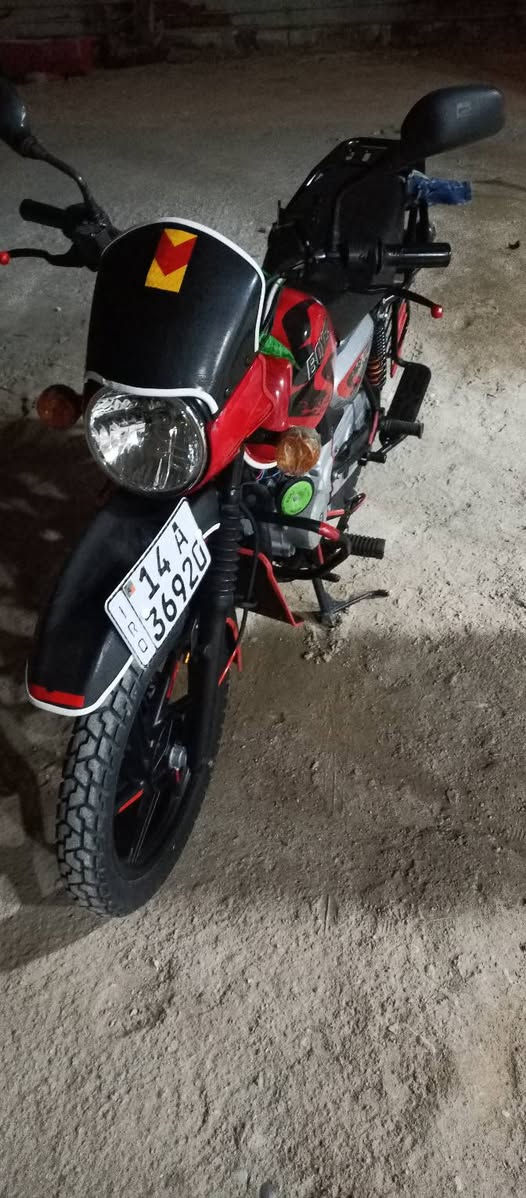 سلام عليكم دراجه بوكسر شوفت عينكم 
البيع 2750000/ عنوان كرمت علي ناحيه / 
***********
