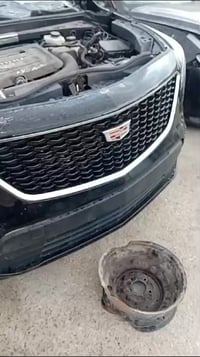 كديلاك 2023 xt4 اعلة فئة والحادث موضح بل فديو وسيارة موجودة بغداد داخل...