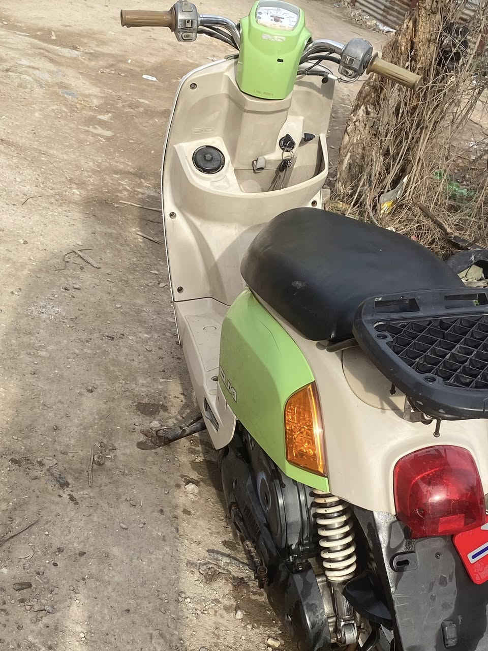 السلام عليكم دراجه بوليس للبيع ياباني كفاله محرك ما مفتوح كهربائيات كلها شغاله  كفرات بلاديه تايرات جدد لا تبخير ولا تنقيص شلعه معدل كابريتر بلادي المكان كاضميه الرقم *********** السعر 700 او بيها مجال
