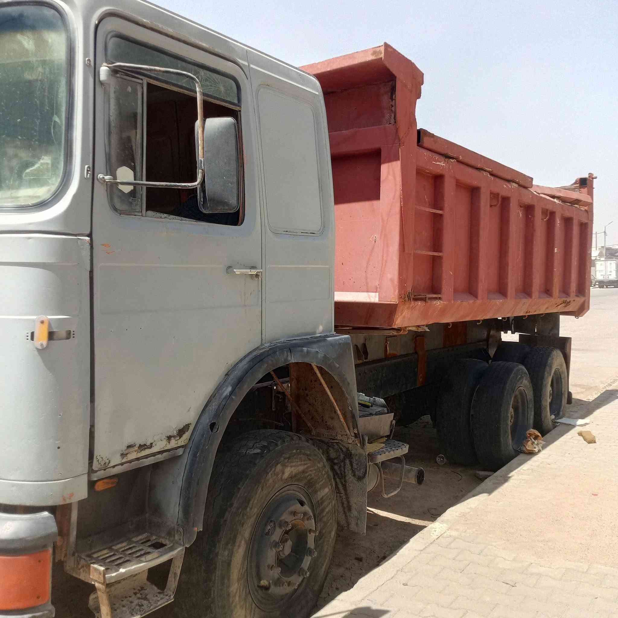 مان مجموعه ومكينه وگير رينو حديث سياره جاهزه بيع او مراوس سعره 55ورقه مكانه نجف ***********
