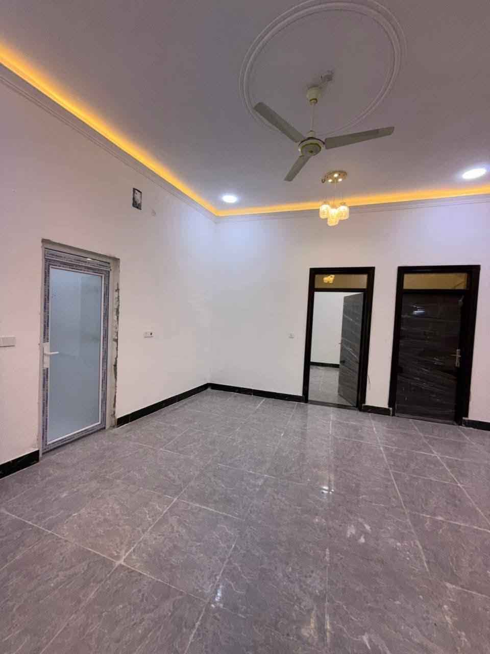 دار سكن للبيع ⛪️ بسعر بلاااش
#المساحه :: 200 متر  بناء حديث بعده بل جيس

#يحتوي البيت على غرفتين نوم 
و ديوان 
و صاله 
و مطبخ 
و صحيات داخلي و خارجي و كراج سياره 
بيت كلش مرتب 

كافه الخدمات متوفره 

#جنس_العقار :: طابو صرف زراعي بأسم عراقي سند ٢٥ راعي لارض ساكن نفس المنطقه 

#العنوان ابو الخصيب  شارع ابو كوصره 
يبعد عن شارع ابو كوصره 50 او اقل 

#السعر 115مليون و بي مجال 
#للاستفسار الاتصال على الهاتف *********** 📞📳
📳
