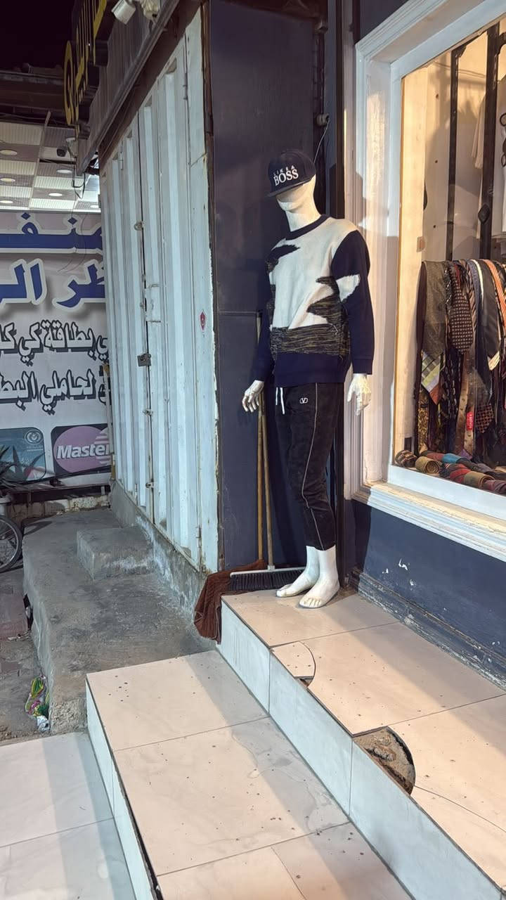 السلام عليكم
محل كامل بجميع اغراضه مثل 
مليكانات رجاليه عدد٤ 
تعاليك بديات وتراكات وبناطير 
ستاندات عدد٣ سراوين 
كرسي دوار جلد 
سكك
بواري 
ايي.ديكور كامل يخص التعاليك 
البضاعه المتوفره بالمحل 
بناطير جينز 
بجايم 
بديات شتائي وصيفي 
تراكات صيفي 
برمودات 
قماصل 
للبيع جميع القطع المتوفره داخل المحل بيعه كامله 

عنوان المحل: بغداد الشعله مدخل شارع ٦٠ ثالث عماره على اليسار متجر RSS 
رقم الهاتف:***********
