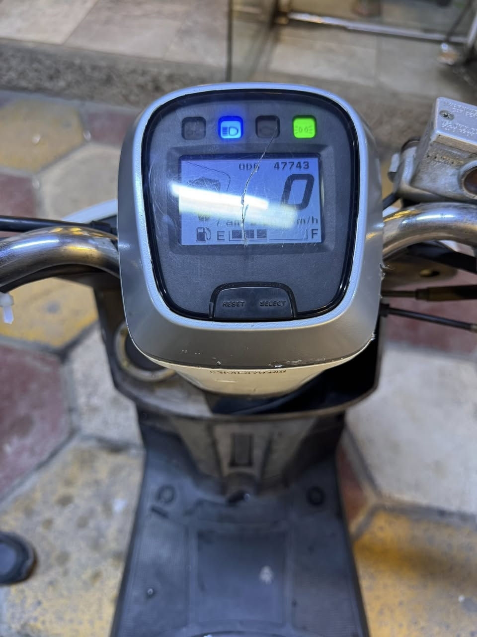 سلام عليكم ماكس بوليس مصطره دراجه مكفوله من كولشي جديده مال رمبه صارلي 6اشهر من منزله كلها شغاله 
سعرها مليون 50 الف وبيها مجال 
***********
