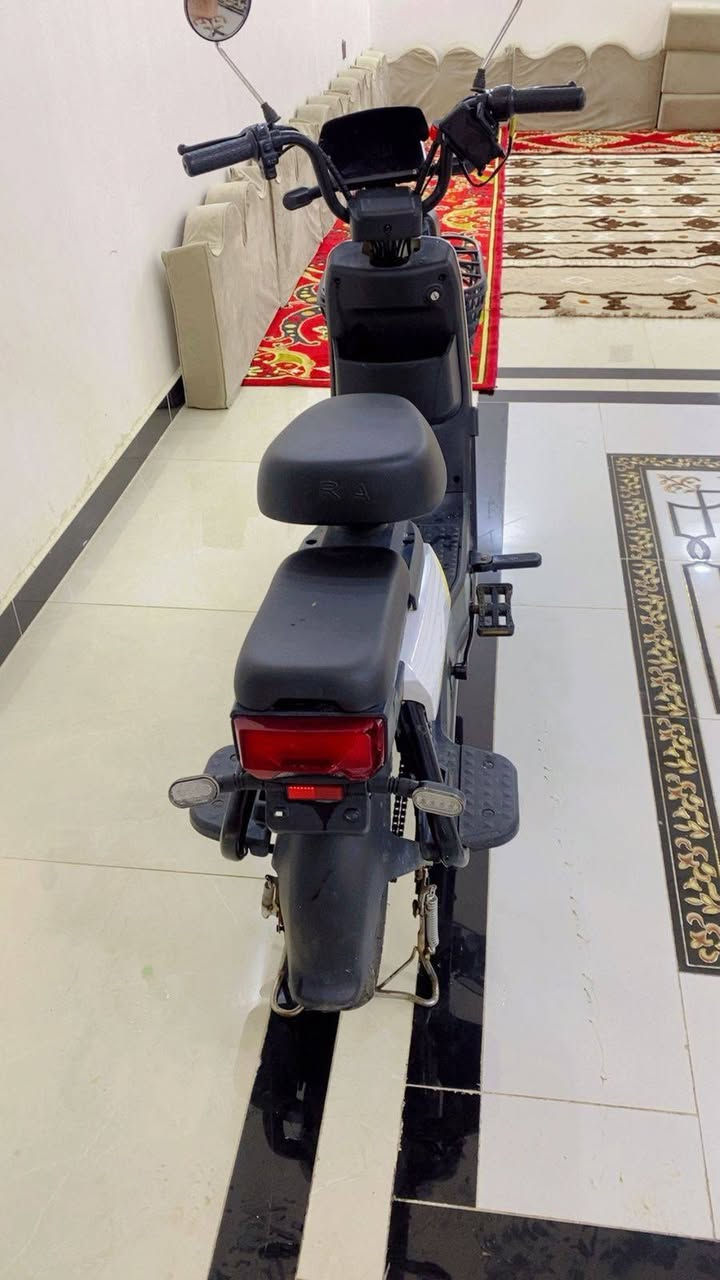 السلام عليكم دراجه شحن للبيع دراجه حلوه ونظيفه بيع مستعجل*********** مكان ناصريه اتصل وبيك خير تدلل الموشراي لا ينتصل هذا الرقم الثاني بالواتساب *********** بس هذا اللي بالصوره مكسور
