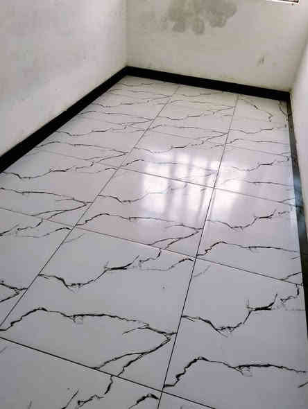 خلفات سيراميك بورسلين وكاشي جدران وارضيه  مصريين ببغداد شغل درجه اولي ع الليز تسليم مهندس ***********                ***********
