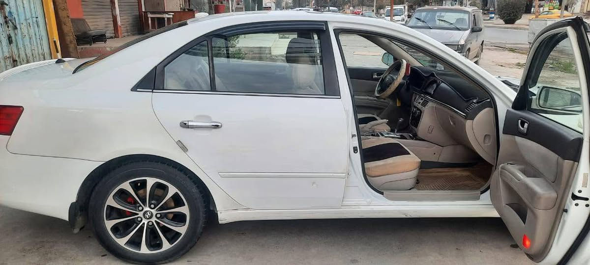 السلام عليكم.                                             سوناتا 2008 امريكي محرك ٢٤٠٠ دوش ما مفتوح سياره فول موصفات فتحه سقف اربعه تايرات جديد صدر جديد دوشمه كله جديد تبريد ثلج سياره لون صدفي ومعرف بل صدفي يصير بي تشلعات بل صبغ ضرر جاملغ اليمين وبونيد بدون دواخل والجاملق اليسار مبدل خليجي بلا ضربه وربع الدائر الخلفي سياره مال جناي رقم دهوك سنويه ٢٠٣٠ تسقط 
السعر قفل ٩٥ $ 
اتصال فقط واتساب 
*********** مكاني موصل
