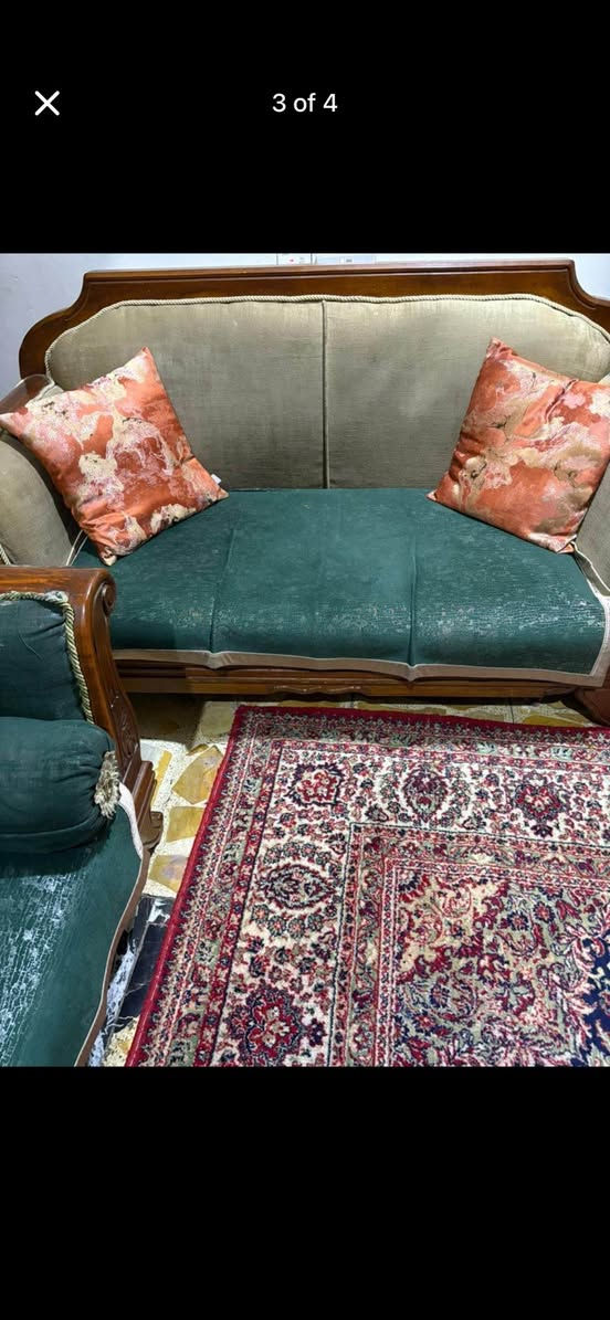 تخم قنفات صاج عراقي حالة الخشب بوضعيه ممتازه مابي اي عيب الخشب الدوشمه انتو براحتكم تغيروها لو تظلون عليها  ١٠ مقاعد وياهم بعد ٢  كراسي بس بغير دوشمه اريدهم كلهم  بمليون


**إذا كنت صاحب هذا الإعلان وتريد حذفه لأي سبب، رجاءا أرسل رسالة إلى الدعم الفني**