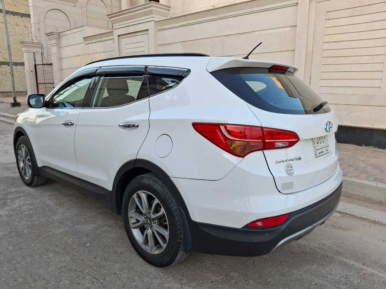 #للبيع_أو_ مراوس بسبورتج 
 ١٧ او ١٨ او ٢٠  مع الفرق
 هيونداي سانتافي 🚗✨
​الضرر شبر بالجاملغ الأمامي فقط
• ​الموديل والمواصفات: سانتافي موديل ٢٠١٣ خليجي محرك اربعه سلندر دوش سبعه راكب  
• ​التدفئة والتبريد: شغال وفول فول 🥶🔥.
• ​التايرات: تخم تاير جديد.
• ​الوضع الميكانيكي: كير ومحرك مكفولات بشرط الفحص والتدقيق.
• ​الأوراق والسنوية: بشرط التحويل وملكية مضمونة 📄.
• ​المكان: الأنبار - الفلوجة 📍.
​السعر: (١٥٥ بيه مجال )
للتواصل والاستفسار: (***********)
