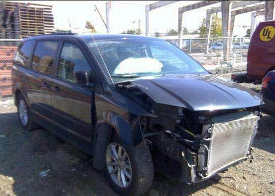 سلام عليكم دوج كرفان 2014 sxt كندي واندعمت عندي بالعراق 
رقم بغداد مشروع وطني  
1-ابواب كهرباء 
2- صندوق كهرباء 
3- تحكم مقاعد 
4-تحكم بالدوس  
5-تبريد لمس 
6-شاشات بالسقف   
السيارة تبريد جديد توا شاده تايرات جدد حداديه جيده نقصها فقط كارت صندوق خلفي وابواب لا تعمل كهرباء 
سعر ١٢٠ بيها مجال بسيط 
مكانها بصرة
الرقم :*********** البصرة, العراق
