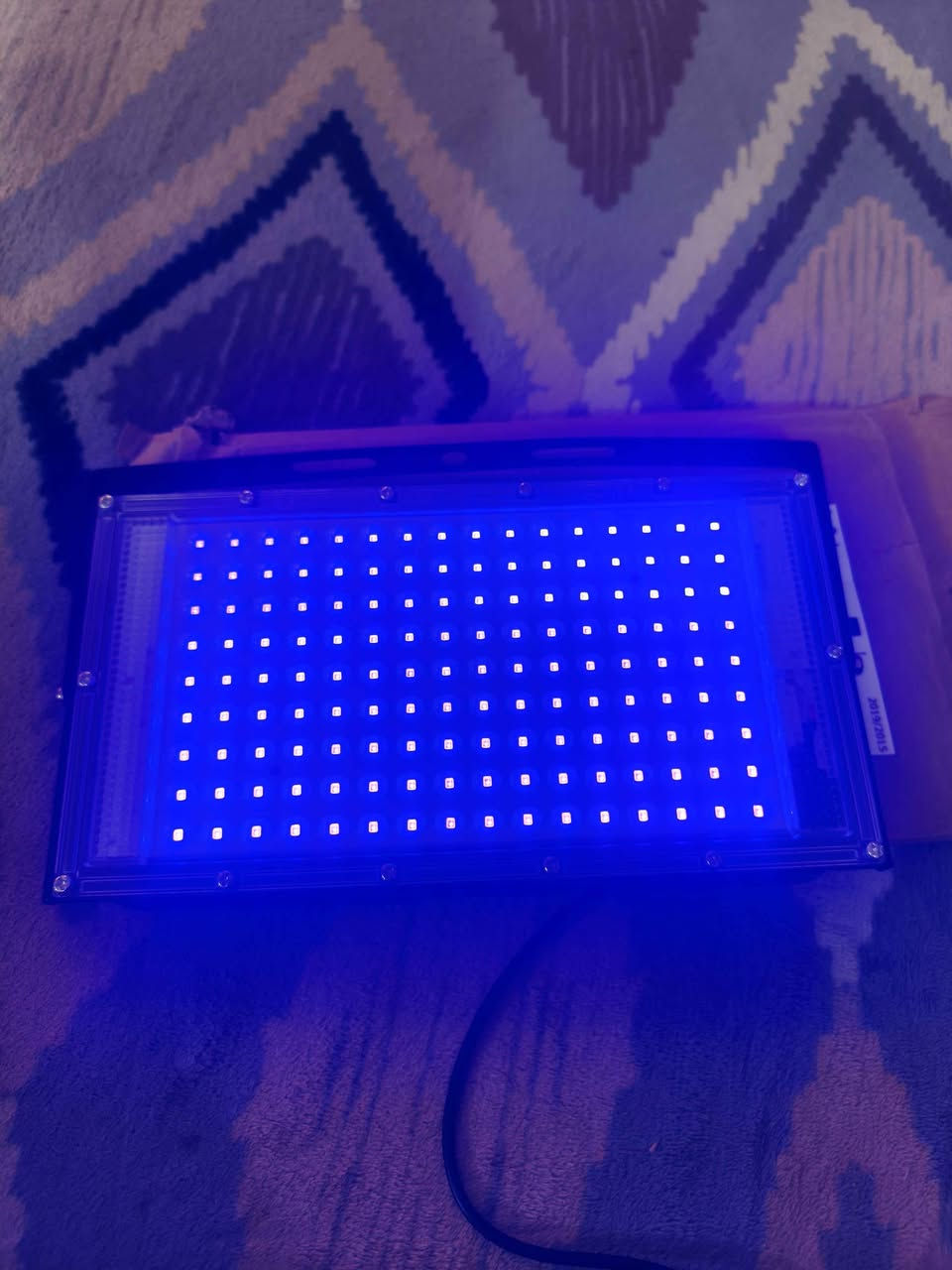 كشاف (بروجكتر) إضاءة بنفسجية (UV Blacklight) أصلي جديد بالكرتون.
​المميزات:
​اقتصادي وعملي: يشتغل على منفذ USB (يعني تشغله على شاحنة الموبايل، الباوربانك، أو اللابتوب) وممتاز جداً وكت انقطاع الكهرباء الوطنية.
​متعدد الاستخدامات: كشف العملات المزورة، إضاءة ديكور وحفلات، تجفيف الصمغ والراتنج، وإظهار الألوان الفسفورية بشكل رهيب.
​إضاءة قوية جداً وموفرة للطاقة.
​الموقع: كربلاء (متوفر توصيل أو استلام شخصي). كربلاء, العراق


**إذا كنت صاحب هذا الإعلان وتريد حذفه لأي سبب، رجاءا أرسل رسالة إلى الدعم الفني**