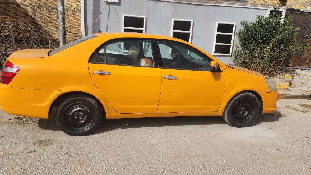 جلي موبل موديل 12 رقم بصره مشروع وطني سنويه لغاية 27 مصفره هيه وقرمات تحويل ثاني يوم  محرك بلاد بي ضعف  وكير جديد حداديه  توني شادا  و  مكفوله من الضربه  ول عيب الشرعي  مصبوقه جماليه فقط  سعر ٣٠ مكاني الناصرية مركز *********** ناصرية, ذي قار
