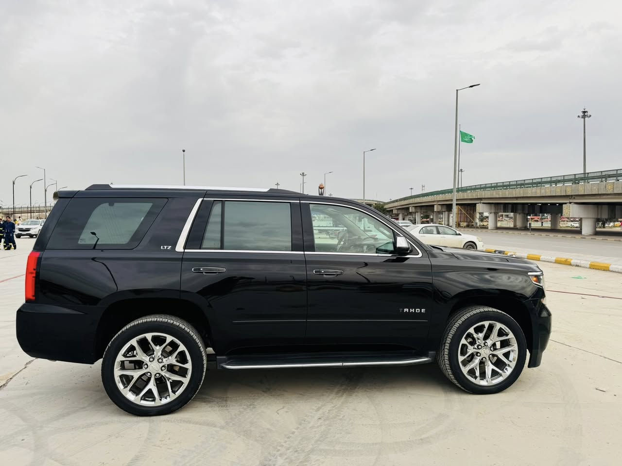 السلام عليكم
تاهو 2016 خليجي شركه المنصور مكفوله 
رقمهه اربيل بأسمي 
السياره ماشيه 112
مواصفات LTZ فول 
مكانهه واسط الكوت 
سعرهه 378
تلفون ***********
