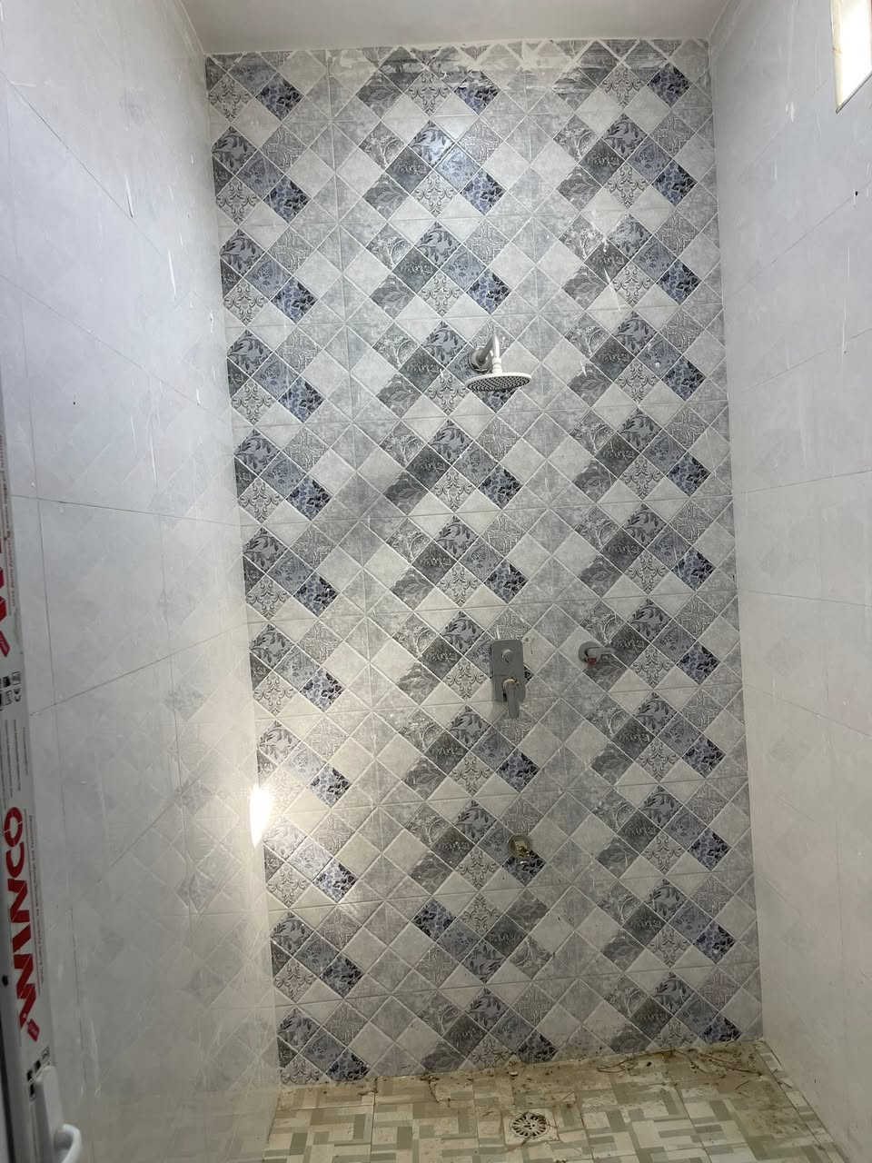 ‏بسم الله بيت للبيع المساحه 200
المكان ابو الخصيب العوجه سارع السيلاوين مقابيل بيت سيد علي الصافي 
2قرف منام  استقبال صاله كبيره مجموعا صحيات دخل وخارج 
السعر 90 او بيه مجال￼ للاستفسار 
WhatsApp 0773 0333285
