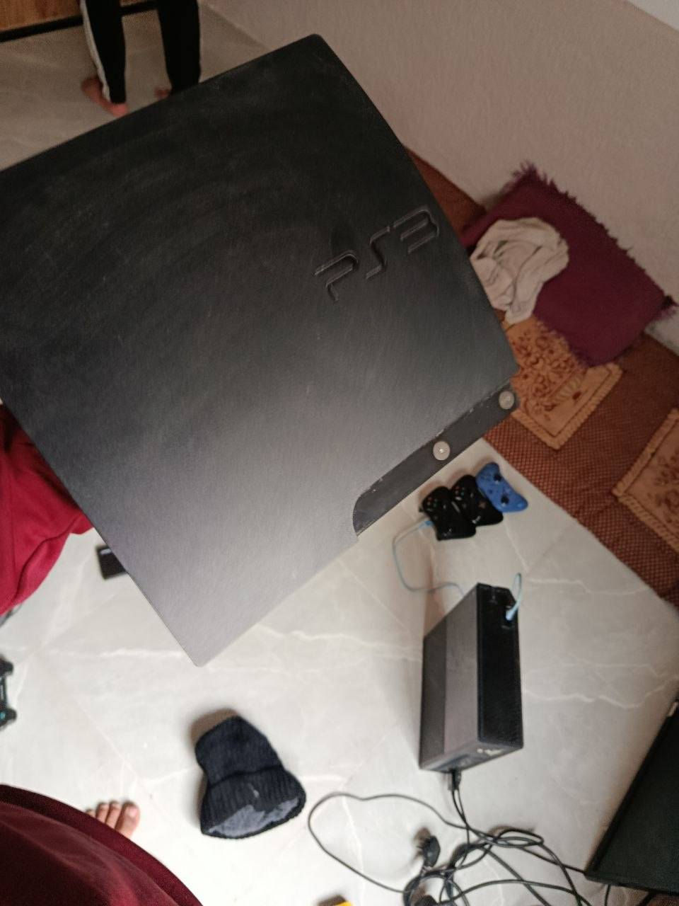 السلام عليكم توفر بلي 3 120 كيكا 
ويه يدتين وكامل الملحقات 
مهكر و بيه العاب 
منهن توب رايدر و كراند و فيفا
متوفر توصيل جميع محافظات العراق


**إذا كنت صاحب هذا الإعلان وتريد حذفه لأي سبب، رجاءا أرسل رسالة إلى الدعم الفني**