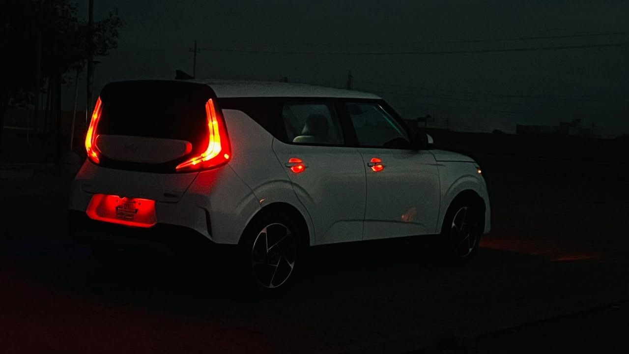 السلام عليكم كيا صول 2023 محرك 2000 دوش حادث جاملغ أمامي أيسر بدون داخل فول مواصفات فتحه بصمه كشنات تدفئه ***********
