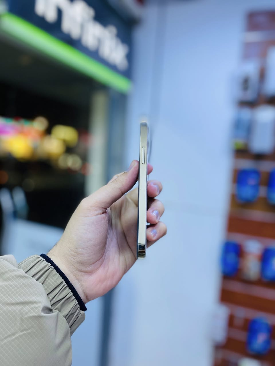 السلام عليكم للبيع ايفون 12 برو فقط ذاكره 256 بطاريه 77 للون ذهبي الجهاز شرق اوسط (دبل خط) ZA/A فقط مبدل ضهر وراجع بلادي الجهاز كلش حلو ونضيف مكفول حتى من الشخط وكلشي شغال بي ونضافته 100/100 السعر 325 مكاني تكريت شارع الزهور للاستفسار ***********
