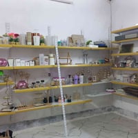 رفوف • جدد • مستعمل شوي