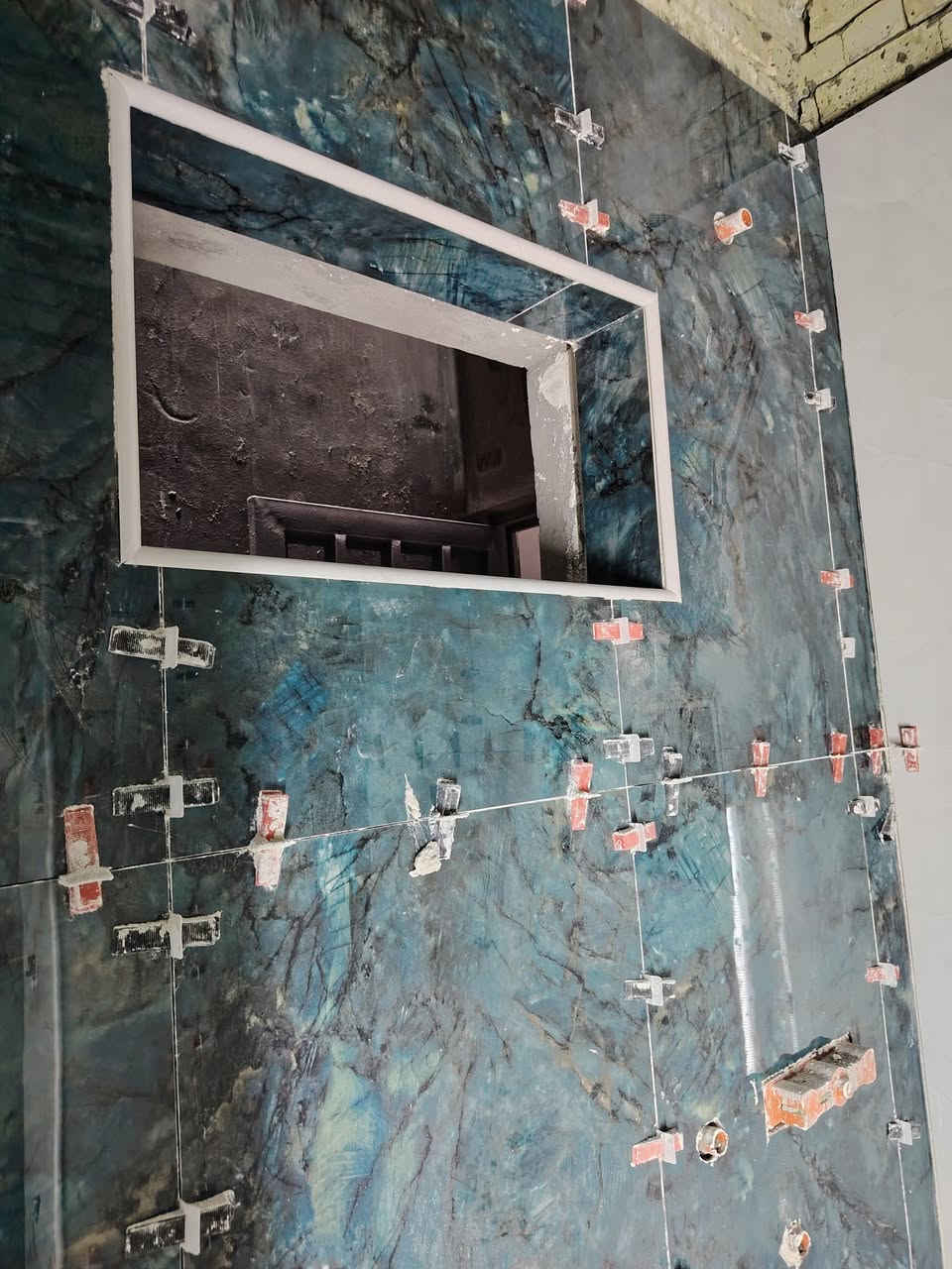 خلفات لبخ وتصفير سيراميك وبراسلين ومرمر شغل درجه اولى الاستفسار اتصل بنا ***********
