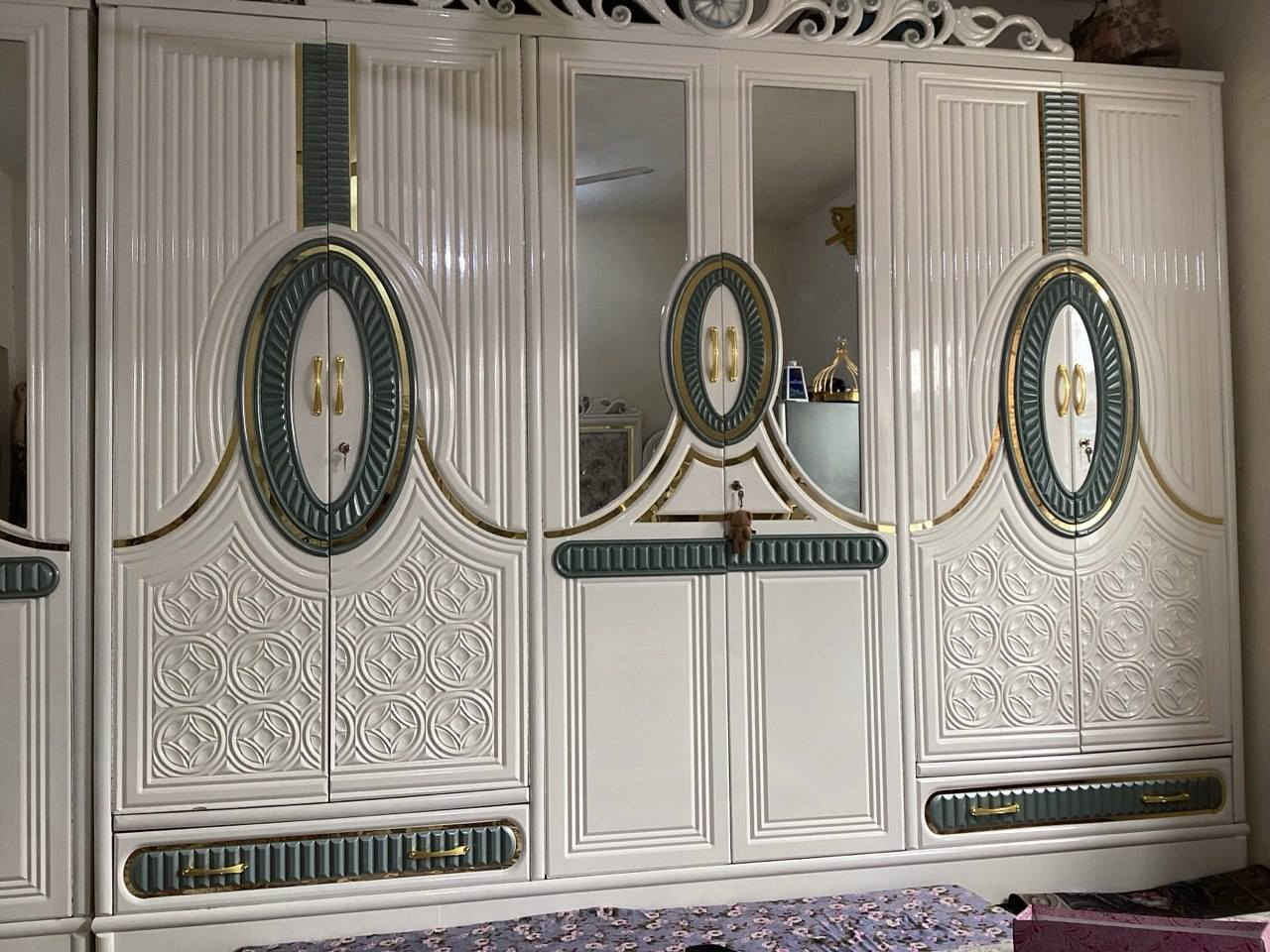 سلام عليكم
غرفة نوم للبيع مستخدمه استخدام قليل وكلش نظيفة شغل عراقي بتصميم تركي 
الشراي يتفضل خاص
واللي مو شراي لا يدخل 🙏


**إذا كنت صاحب هذا الإعلان وتريد حذفه لأي سبب، رجاءا أرسل رسالة إلى الدعم الفني**