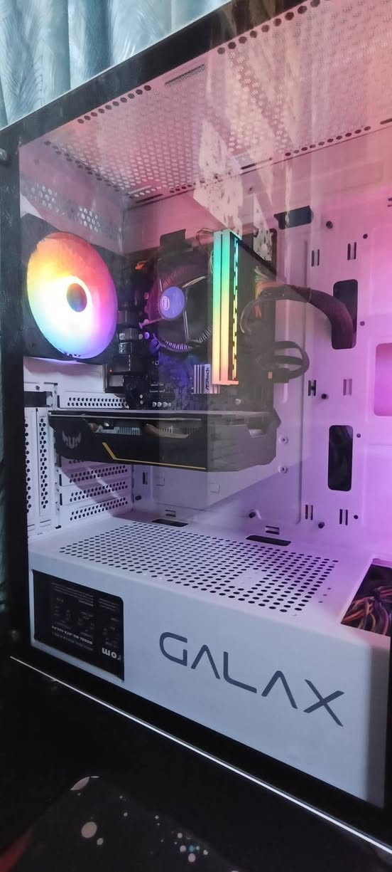 السلام عليكم 
تجميعه كاملة من كل النواحي 
كيس كيمنك شركة جالكس 
i5 1400f
كرت شاشة GTX1650
Ram 16 ار جي بي 
SSD 128
HDD 1tb
باورسبلاي 550
مذربورد 510 ازوس 
كيس ابيض اللون كيمنك رامات ار جي بي 
مراوح ار جي بي 

شاشة كيمنك افيترون  
hz 180 4K ار جي بي خلفي 
ميز كيمنك ار جي بي لمس جديد نضافة 100/100 
كرسي كيمنك واحد جديد توني مشتري بي مساج كهربائي  شوي  
كيبورد بلودي ميكانيك ار جي بي 
سماعات كيمنك محيطي 
سماعات مكتبيه  
يوبي اس 
حسابين ستيم من ضمن الالعاب اللي بيهن gta5 و فورزا هورايزن 5  
ماكلك حاسبة نضيفة واكلك هيج وهيج تعال وشوف بعينك عينك تحكم ع نضافه القطع ضمان انطي بيهة سنتين حاسبة كاملة من كل النواحي من كلشي كاملة ونضيفه 
مكاني بغداد مدينة الصدر
*********** موجود واتساب 
800 وبيه مجال
