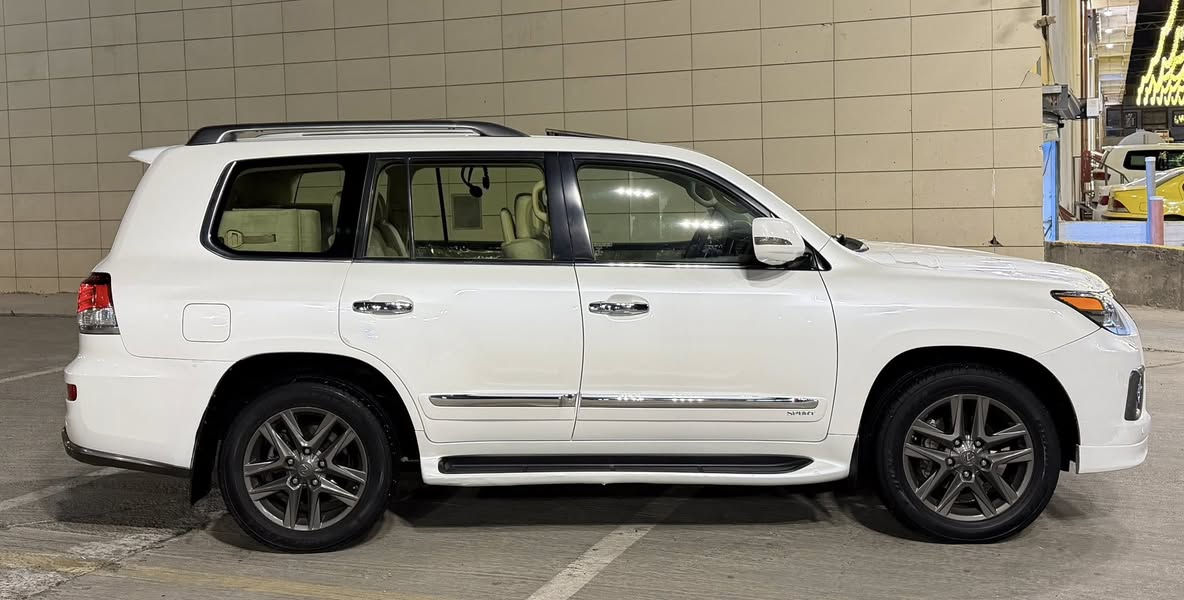 سلام عليكم
لكززLx 570🧿🎌🎌
سوبر سبورت  /2015 بريمي 
رقم اربيل تحويل مباشر رقم سنويه كله جديد
ماشيه 109 
 كل سيرفز ب شركه SAS ساز بيها ضمان  
سياره جديد  
 السياره كفاله عام عده مكان صغيره مسحوب بل جهاز 
اربع كامرات 
حساس خلفي امامي
كشن كهرباء خزن
كشن تدفأه تبريد 
محرك ٨ سلندر ٥٧٠٠ 
سلايد 
سماعات بالتكم والباب الخلفي 
شاشات خلفيه
تبريد منفصل 
ثلاجه 
جكات 
باب خلفي كهرباء 
كير محرك كهرباء كله بشرط الفحص مكفول 
السياره كلش نظيف وترايها كلش ناعم 
كفاله عام من كلشي كير محرك صدر 
مكاني بغداد قرب مطار
السعر 449$$ وبيها مجال كلش بصيط 
رقمي ***********
