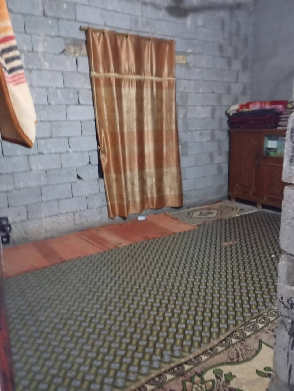 بيت للبيع المساحه 300
غرف نوم 2 وصاله ومطبخ وبراني العنوان قريت علي غازي التصال ع الرقم ***********
