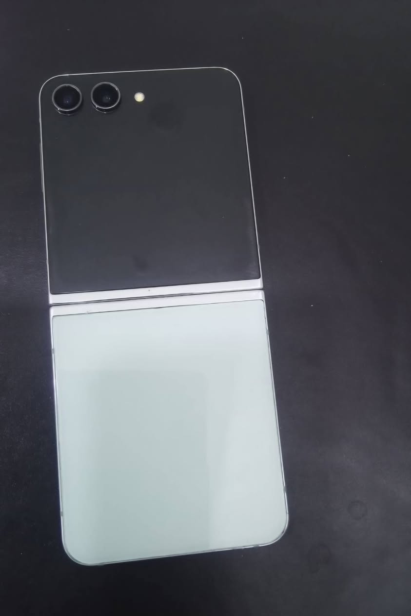 للبيع فلب 5 (flip5)
نضيف جدا ،256،ياخذ شريحه..ويا الشاحن فقط ..بي خدش صغير 

(سعر 450 الف وبي مجال بسيط  )

الموقع :كربلاء

للمهتم يراسلني ع خاص


**إذا كنت صاحب هذا الإعلان وتريد حذفه لأي سبب، رجاءا أرسل رسالة إلى الدعم الفني**