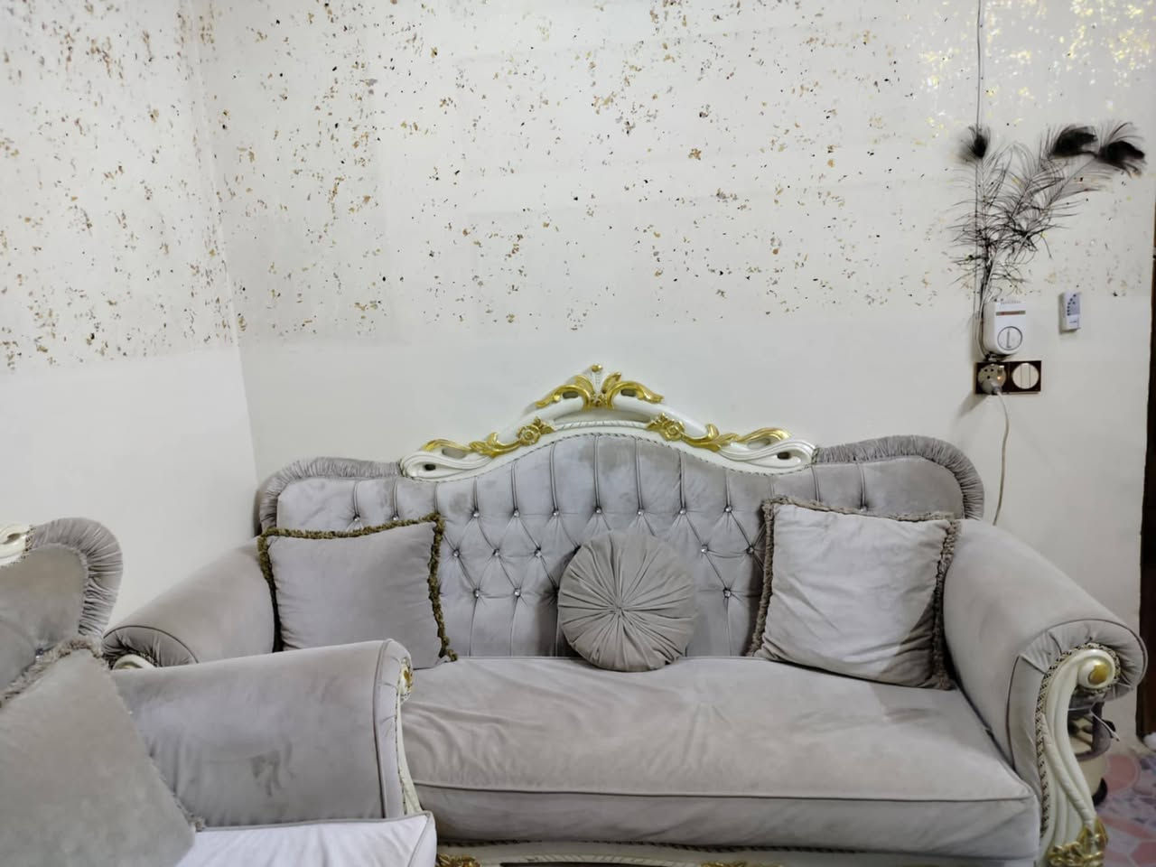 ديوان تركي ملكي للبيع 
عنوان حي سومر 
اتصال ***********
***********
نظافه 80٪
