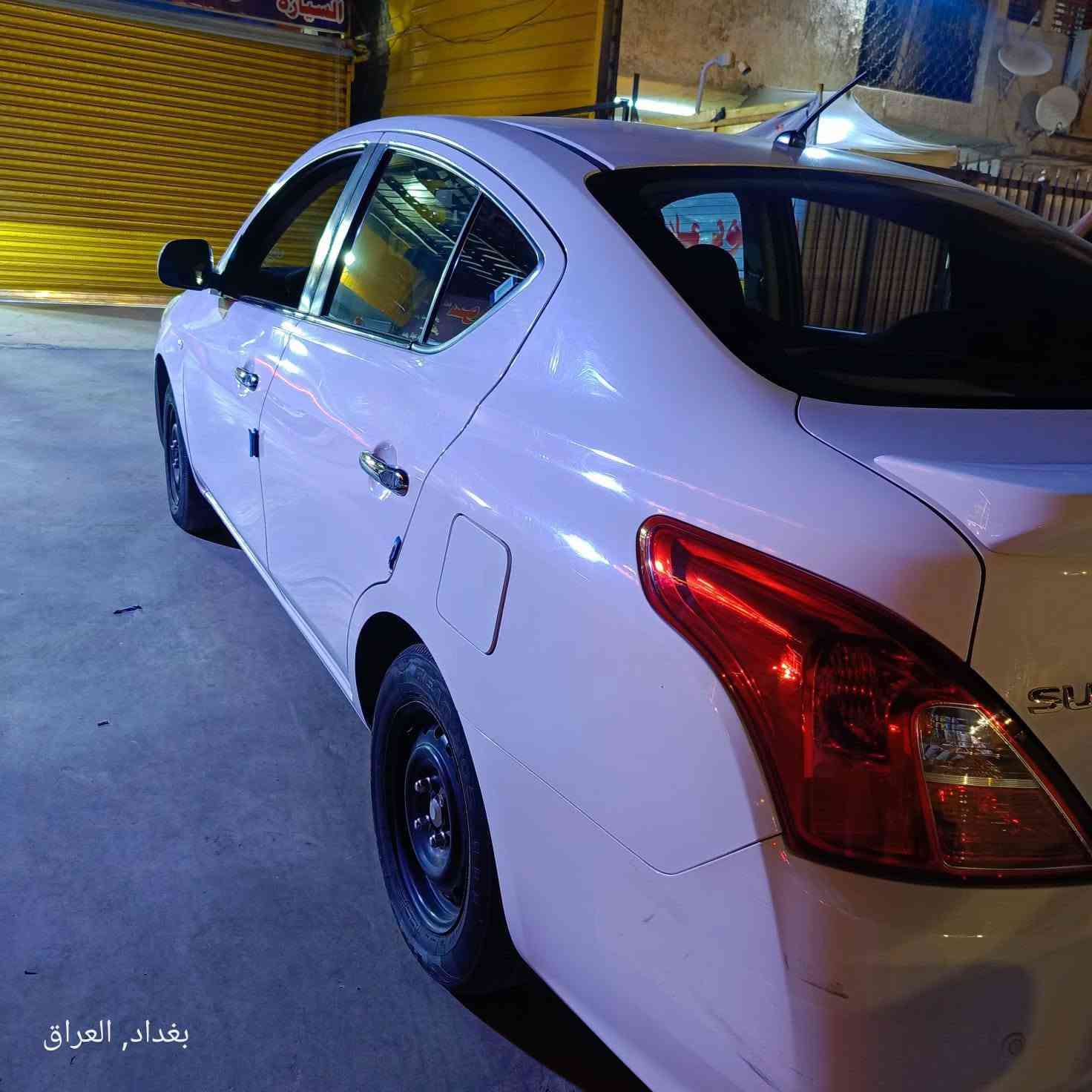 نيسان صني هندي 2020 أم البليتة الزرگة
بيها (بارد بعدة أماكن بس زغار وصبغ نص باب السكن بدون دواخل وجاملغ السكن مبدل ومصبوغ بدون دواخل 
گير محرك حدادية تبريد كله على البلاد
ماشية100سيارة نظيفة كلش رقم اربيل الجديد والسياره بسمي ***********
