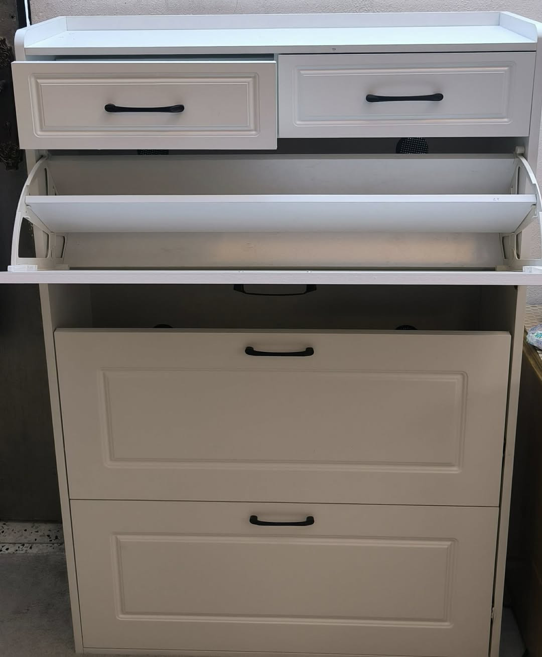 السلام عليكم 
كزامه ابواب قلابة جديده مامستخدمة السعر 75,000 للاستفسار الاتصال على الرقم ***********
