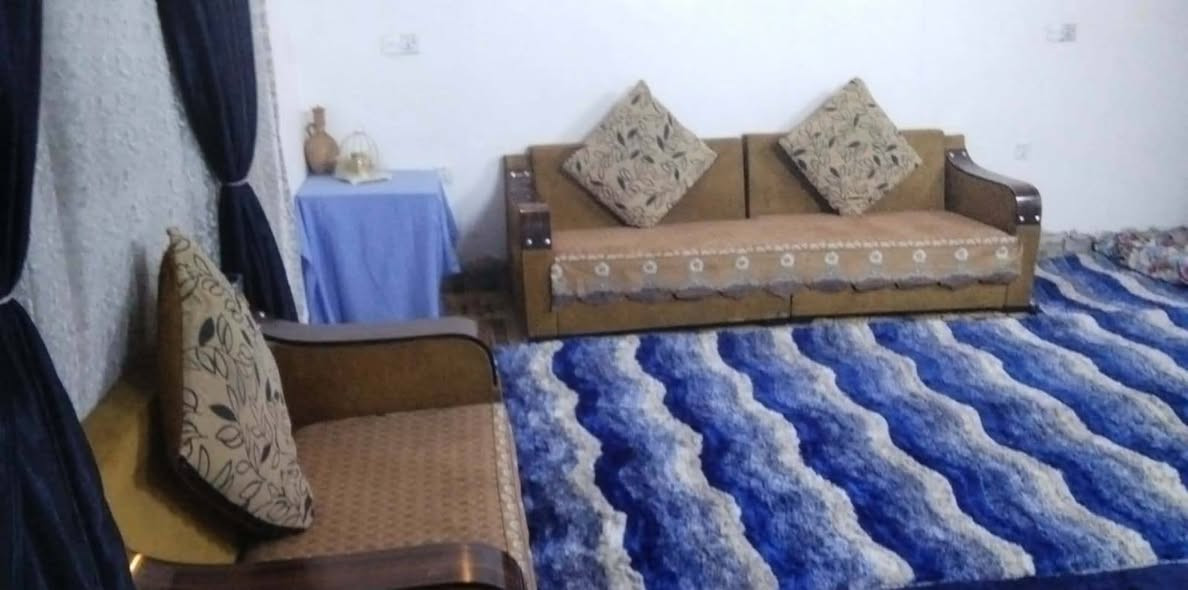 السلام عليكم تخم 9مقاعد ديوان ب150وبي مجال مكاني الزهور ***********
