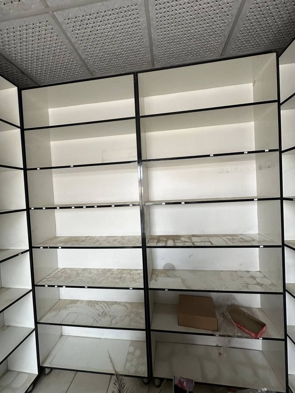 فاترينات عدد10 للبيع الطول 2.5 العرض متر العمق 30 +ميز عدد 2اي استفسار اتصل ‭٠٧٨٩ ٢٤١ ٧٦٧٧‬
