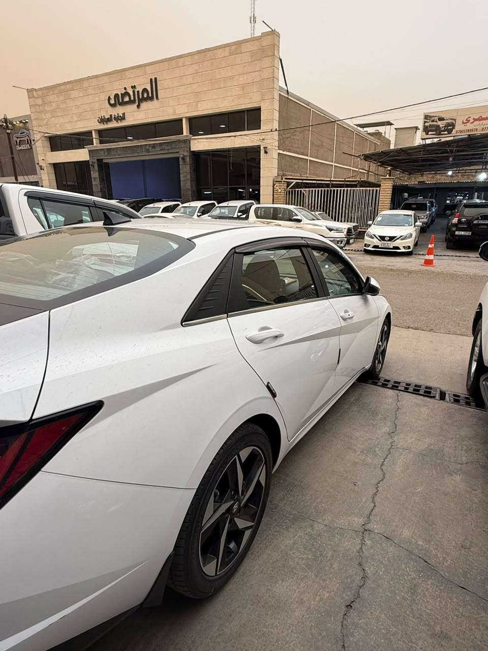 السلام عليكم
السلام عليكم النترا 2023 
خليجيه مكينه 2000 
ماشيه 51 
بيهه بارد ب هلال الإجماع الخلفي اليسره 
الباقي كفاله عامه نص فول 
مكينه كير حداديه باتري جديد 
***********
