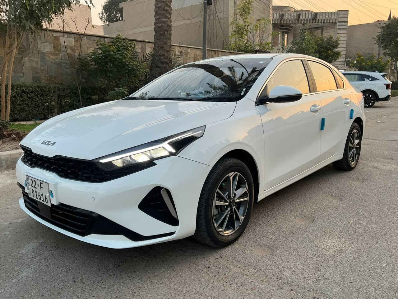 السلام عليكم سياره للبيع K3 موديل 2024خليجي مكفوله كفاله عامه من الصبغ والتبديل ماشيه ٢٣km باسمي تحويل ثاني كير مكينه صدر حداديه تبريد تخم تاير جديد سعرها 143$ وبيها مجال بسيط مكان السياره بغداد *********** غير متواجد على الفيس
